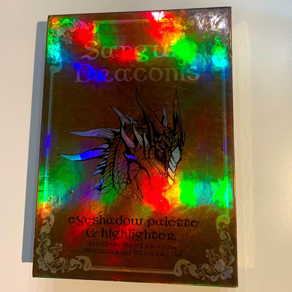 Hot Topic Sanguis Draconis eyeshadow palette
